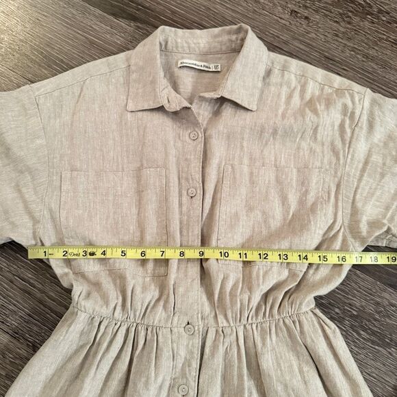 Elegant Beige Button-Down Dress - Picture 8 of 11